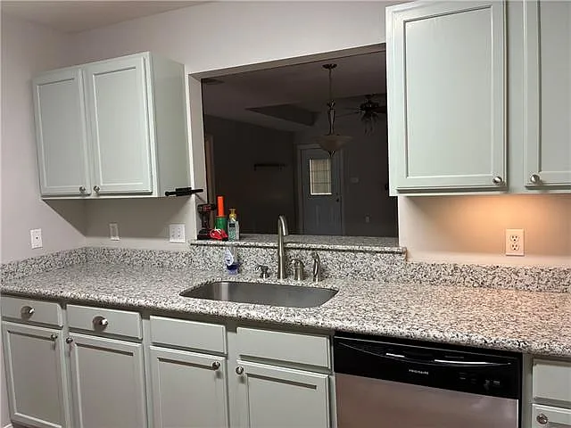 105 S Gate Dr — Photo 5