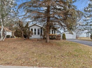 463 Meadowlark Ct, West Bend, WI 53090