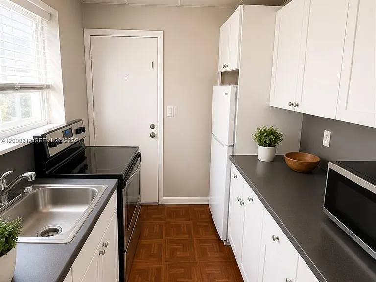 375 SW 19th Ave #2 — Photo 5