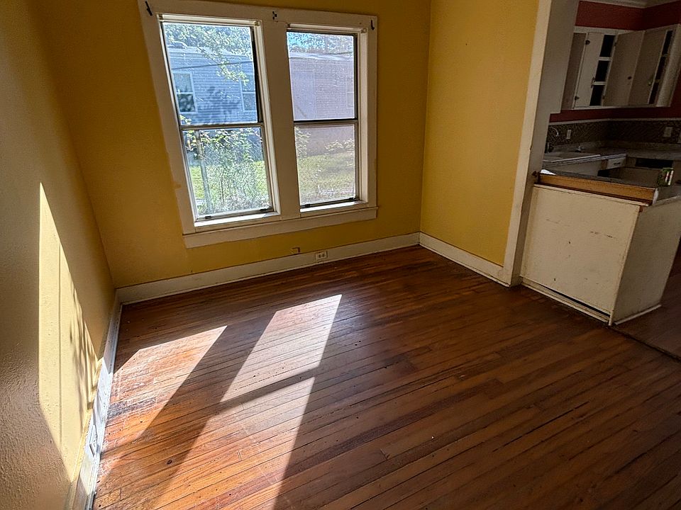 2nd image of 115 Arkansas St
