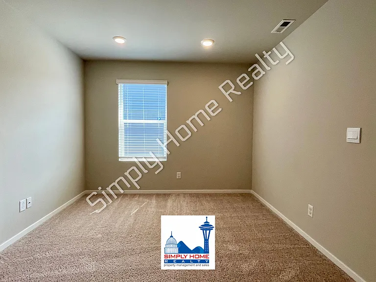 18715 Emmons Ct E — Photo 8