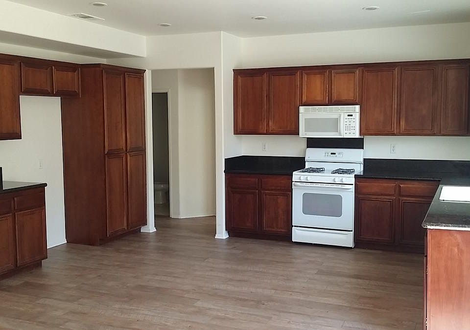 Kitchen Pic 1