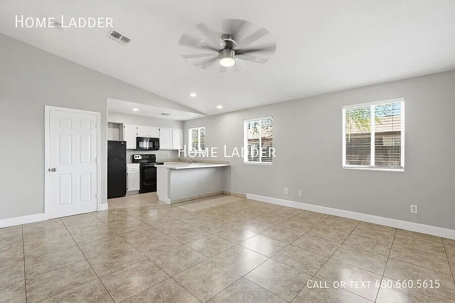 Move In Special - Updated 3-Bedroom Phoenix Duplex with Private Yard — Photo 4