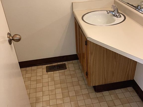 4th image of 448 Sherwood Ct
