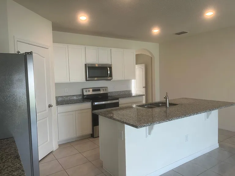 472 Lily Ln — Photo 6