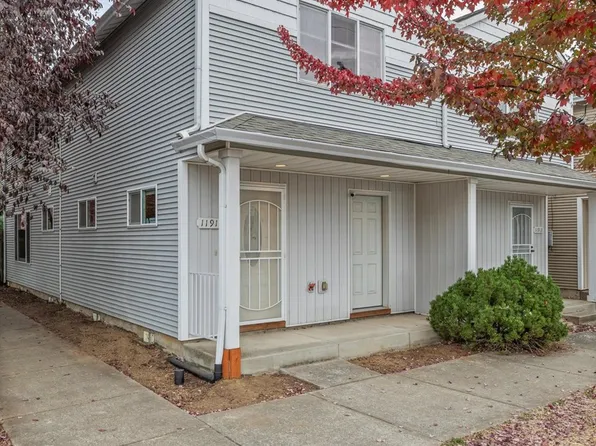 11911 SE Oak St, Portland, OR 97216