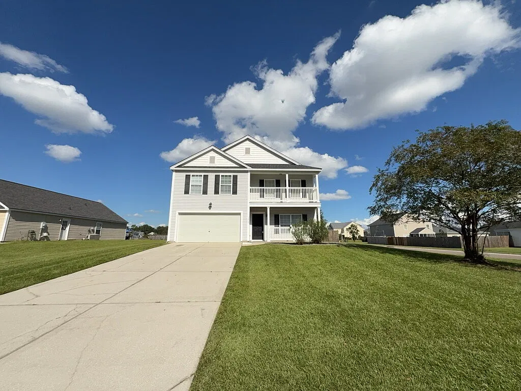 4 bed, 2.5 bath, 2800 sqft, $3,000 — Photo 2