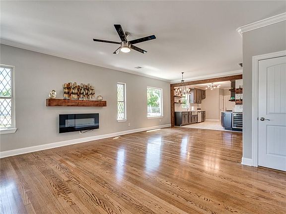 3rd image of 1800 NW 38th St