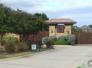 105 Venado Ct, Azle, TX 76020