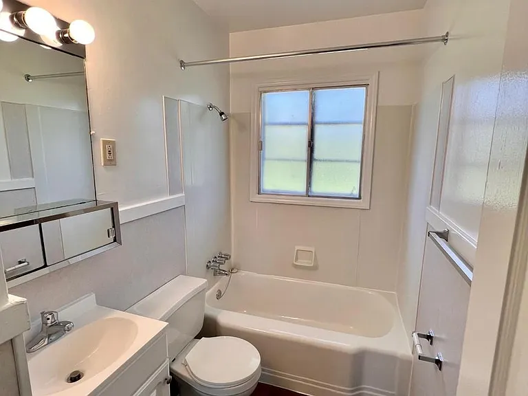324 Elmhurst Rd — Photo 9