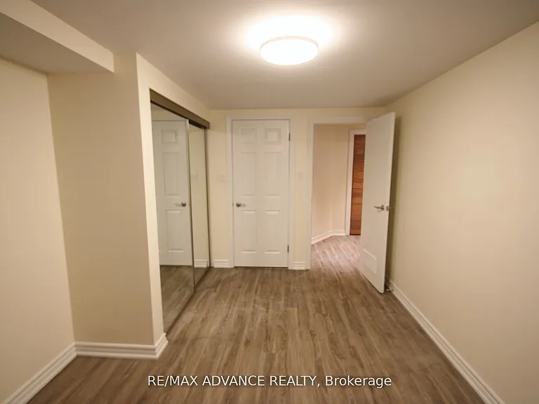 33 Carluke Cres #LOWER — Photo 14