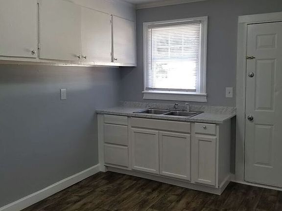 3rd image of 104 Christopher St