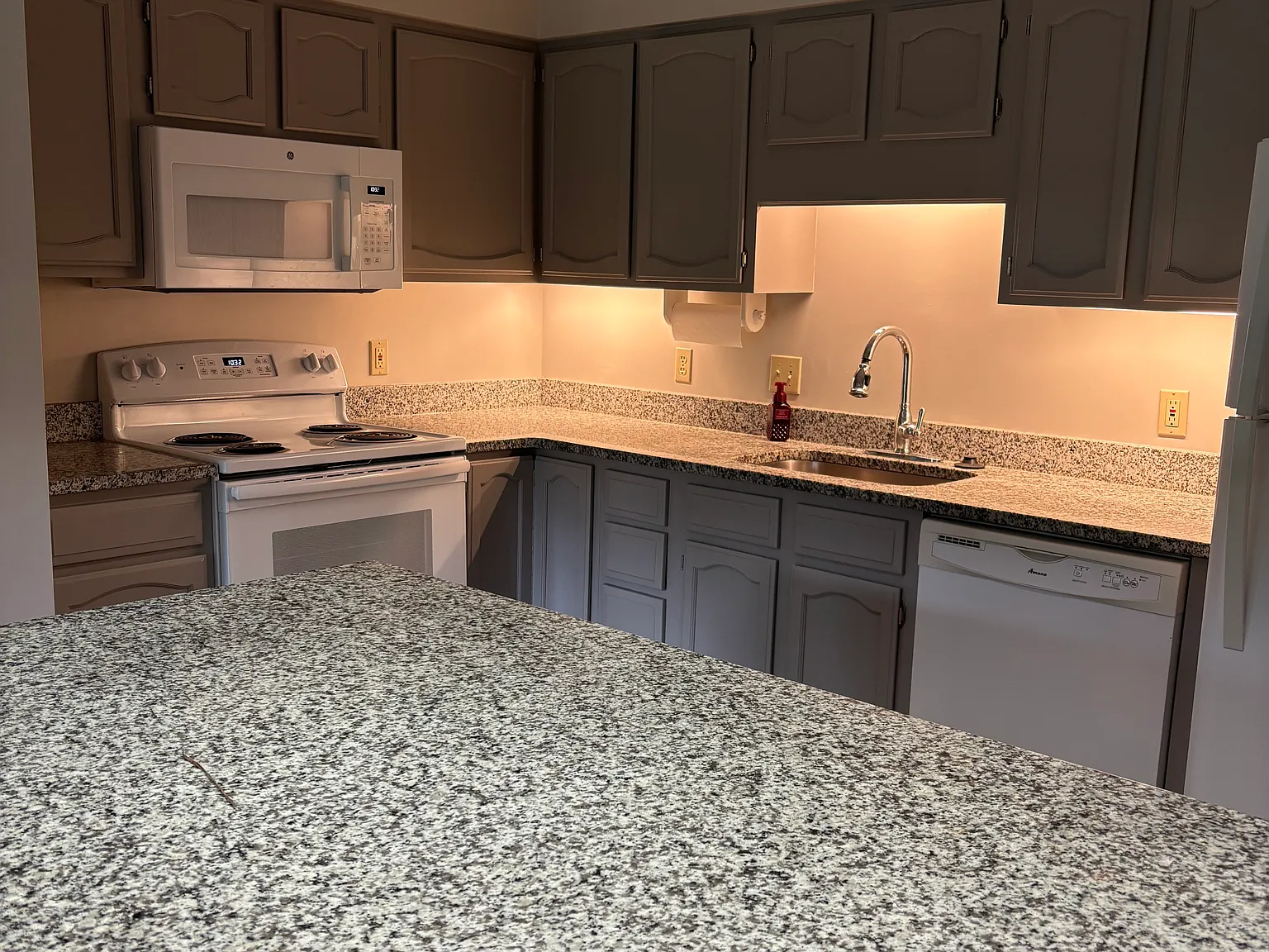 2 bed, 1012 sqft, $1,500 — Photo 2