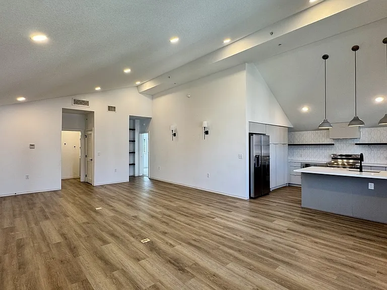 6115 Nieman Rd #6113C — Photo 2