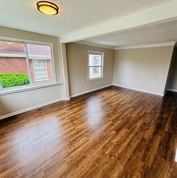 557 White Ave — Photo 13