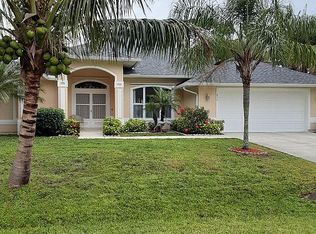 450 Alamanda Ave, Sebastian, FL 32958