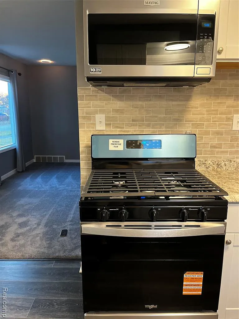 2 bed, 1.0 bath, 1552 sqft, $2,200 — Photo 2
