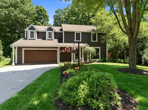 900 Apple Tree LANE, Brookfield, WI 53005