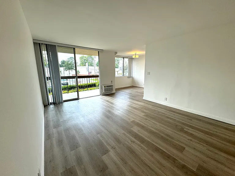 12221 San Vicente Blvd — Photo 33