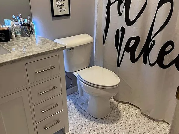 725 N Clarence Ave, Watseka, IL 60970