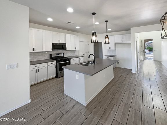 2nd image of 10550 S Avenida Lago De Plata