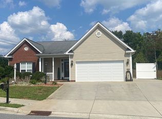 4505 Woodway Dr, Kernersville, NC 27284