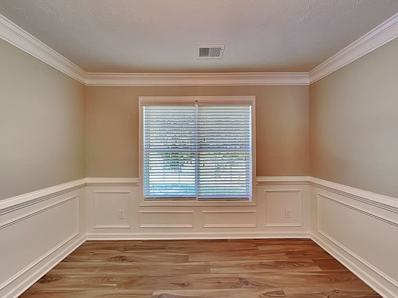 5th image of 716 Adams Farm Ct