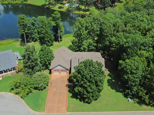 215 Lomond Dr, Batesville, AR 72501