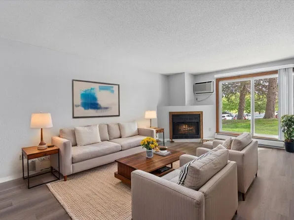 3440 Golfview Dr Unit 123, Eagan, MN 55123