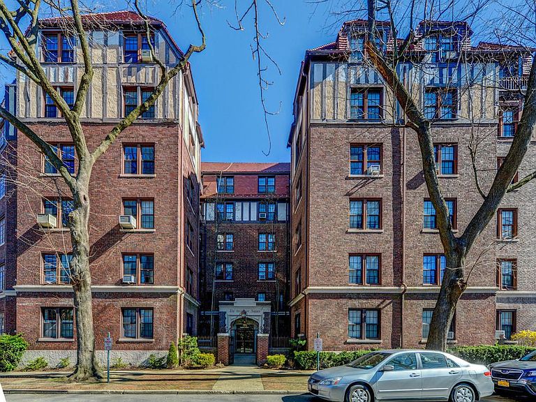 150 Burns St Forest Hills, NY, 11375 - Apartments for Rent | Zillow