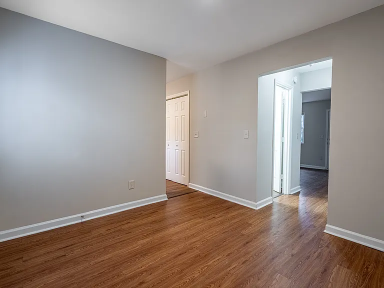 114 Bentley Pkwy #B — Photo 8