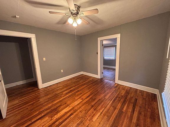 4th image of 207 E 20th St SW