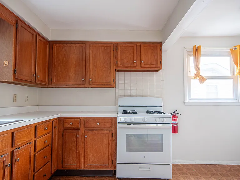 112 Highland Ave #2 — Photo 10