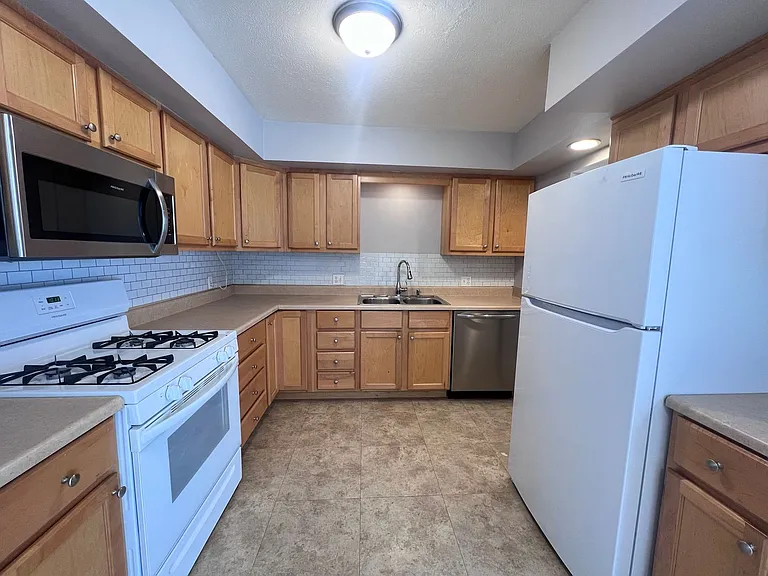 141 Fontenelle St SE — Photo 7