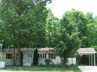 12 Edgewood Dr, Cream Ridge, NJ 08514