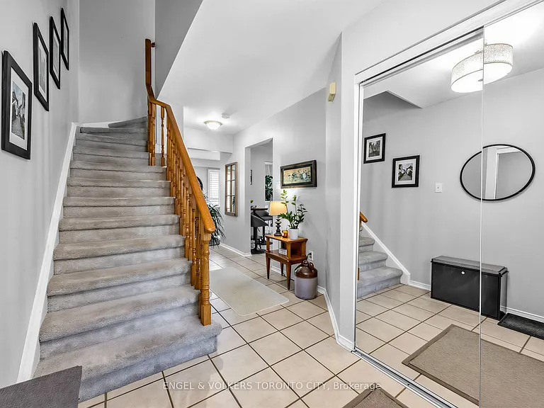 15 Fulton Cres — Photo 3
