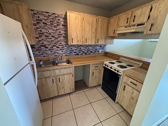 3rd image of 3820 NW Huntsboro St APT 102