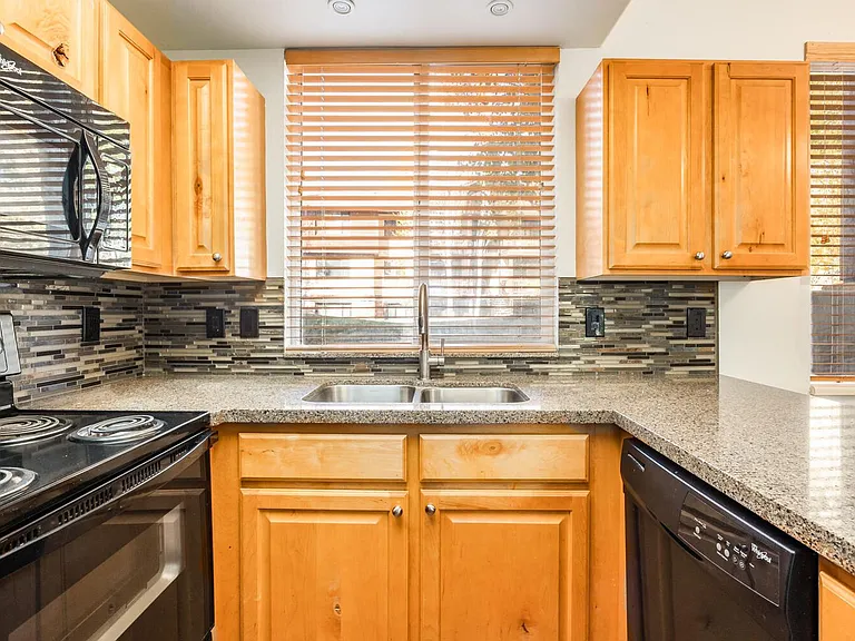 1600 Pinebrook Blvd #G1 — Photo 8