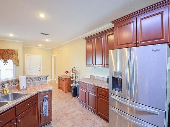 5th image of 722 White Oak Ln