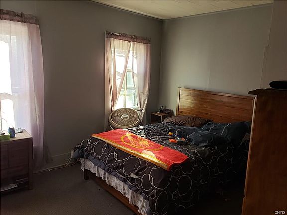 5th image of 9 E Spofford Ave