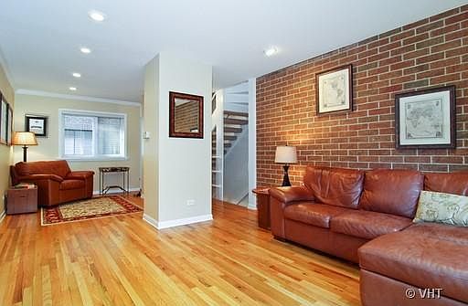 4th image of 3759 N Kenmore Ave APT F