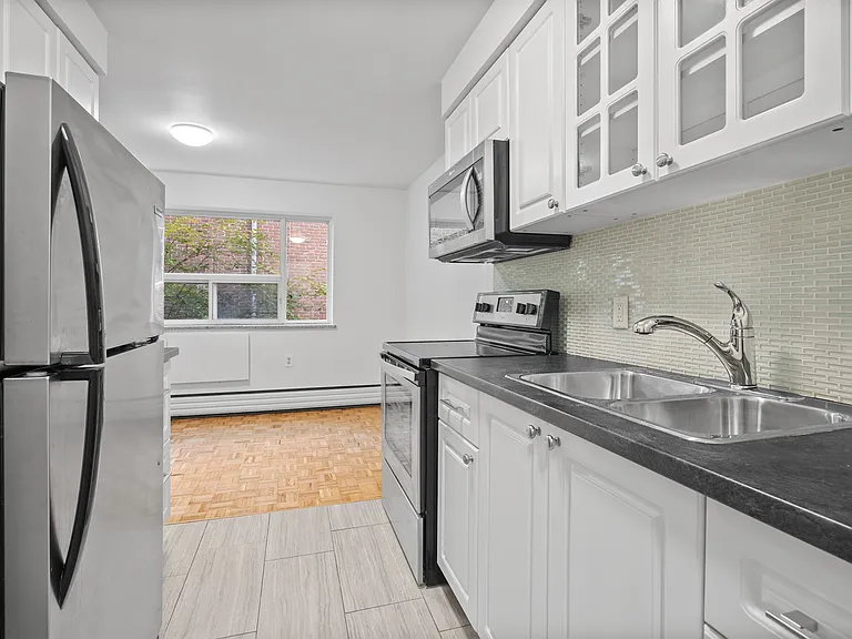 14 Deer Park Cres — Photo 31