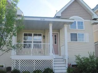 2838 Clover Ridge Dr, Chaska, MN 55318