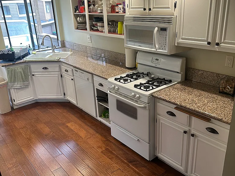 8610 Meadow Brook Ave #E — Photo 23