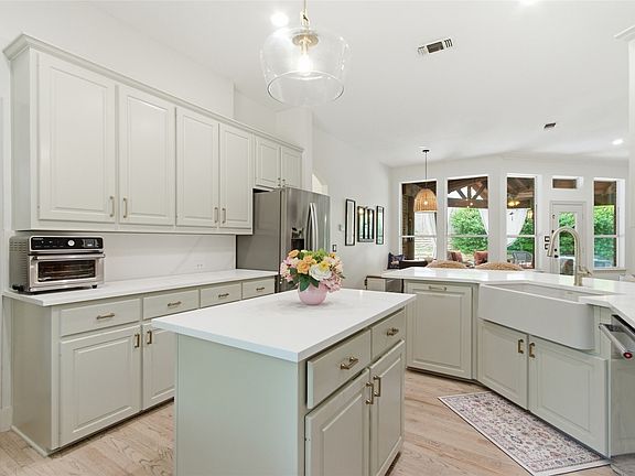 3rd image of 4918 S Meadow Ridge Cir