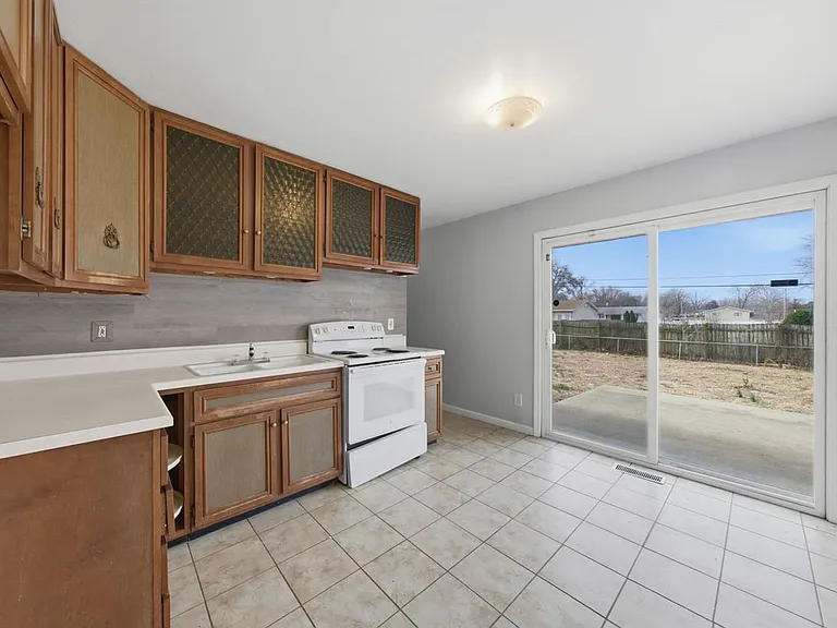 850 Saint Bartholomew Dr — Photo 38