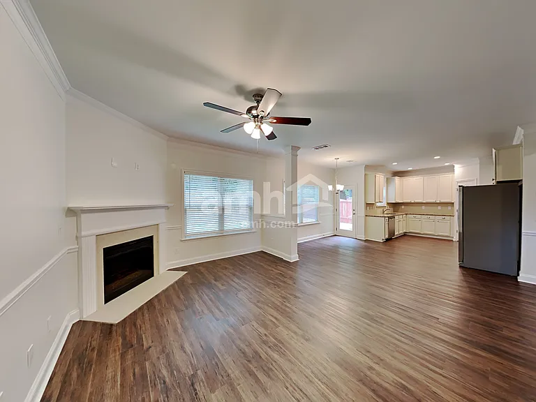 514 Crestmont Ln — Photo 6