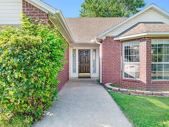 4th image of 3403 W Beech Dr