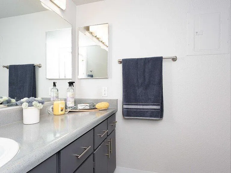 Sun Wood Apartments — Photo 18