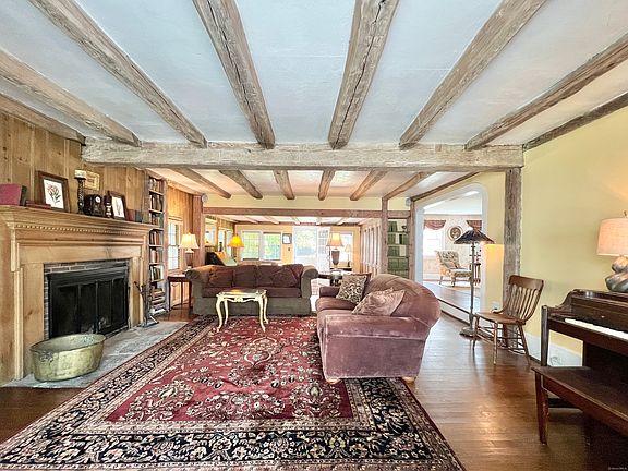 Entertainer's Living Space!